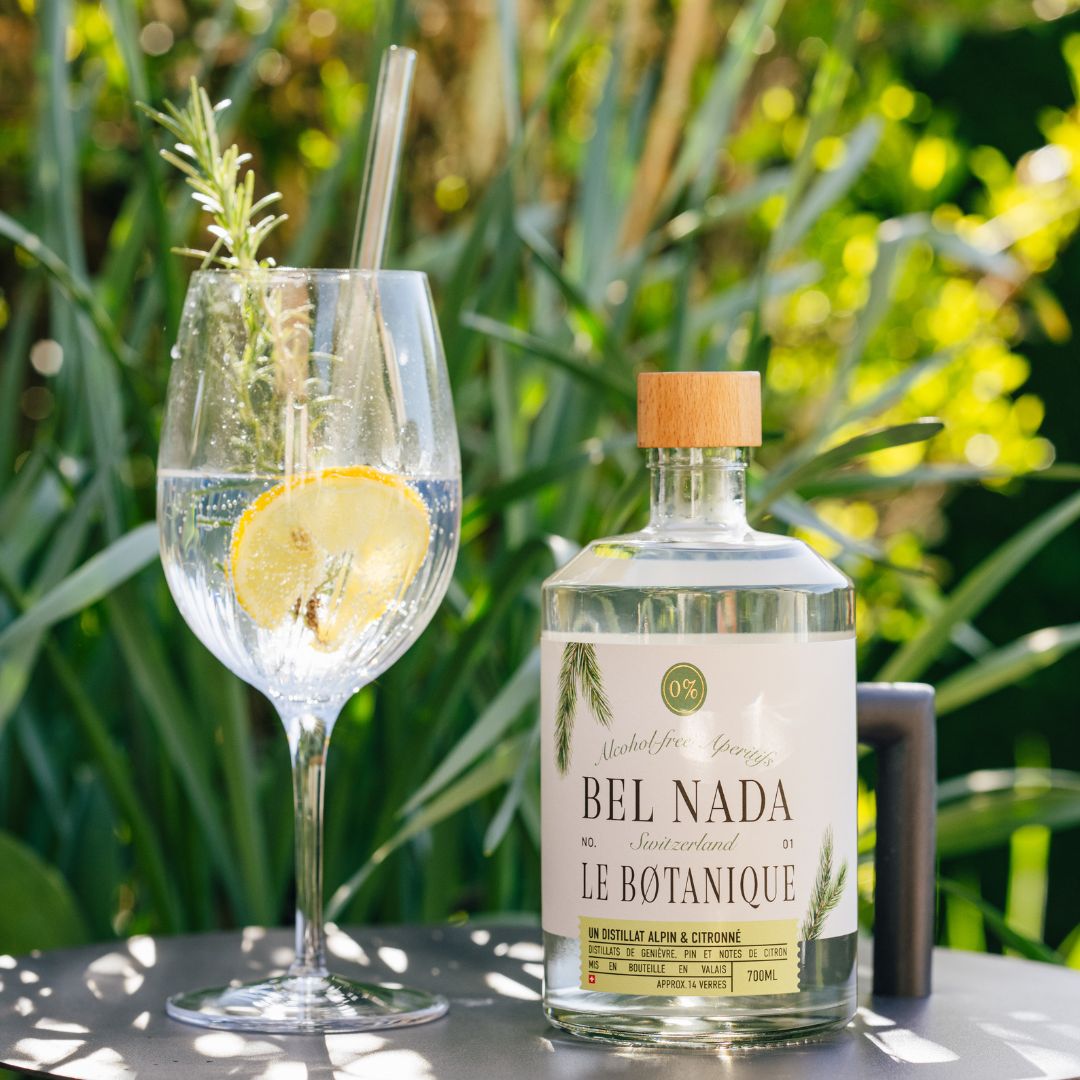 
                  
                    Alcohol-free gin non alcoholic aperitif, made in switzerland, juniper berries distilled with pine and lemon flavours. Natural ingredients, low in sugar
                  
                